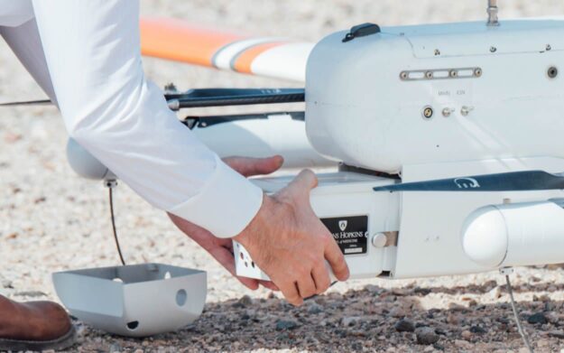 Dron muestra sangre